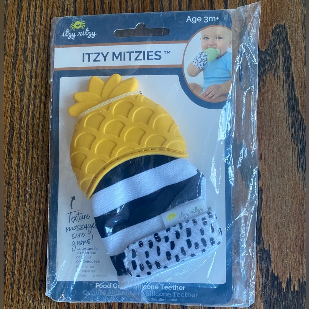 NEW Itzy Ritzy Pineapple Mittens for Kids